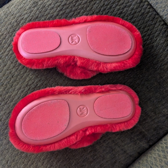 Micheal Kors red fluffy slippers - Picture 2 of 3